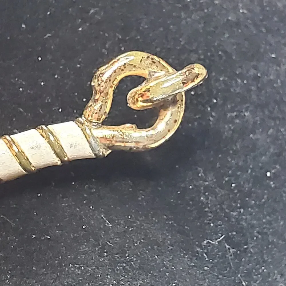 Gold Tone Hook Lock White Twist 2.5